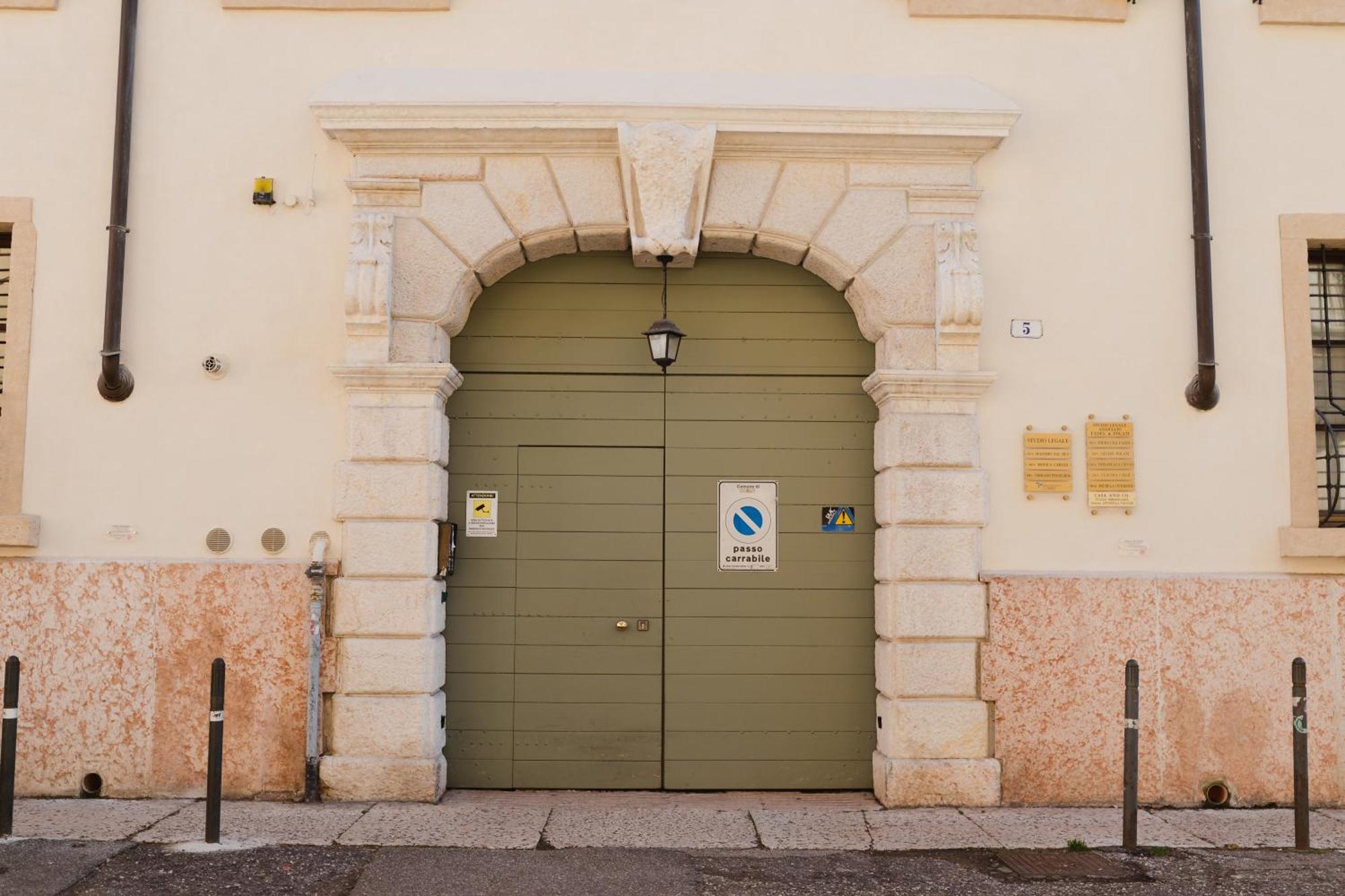 Loft Artigliere Centro Verona 120Mq 4 Rooms 外观 照片